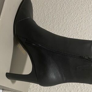 Elegant Black Heeled Boots